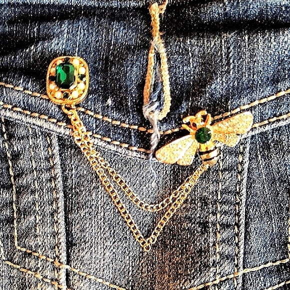 18K Gold Plated Stainless Steel and Green Gems Bee Brooch with Chain. New - Picture 6 of 6